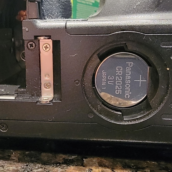 CANON EOS 10D Digital & Canon 28-80mm Lens, Complete - Picture 16 of 17